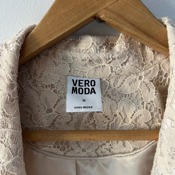Vero Moda Cream Lace Blazer - Picture 2 of 8